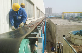 河南省中厚機械長距離皮帶輸送機安裝現場
